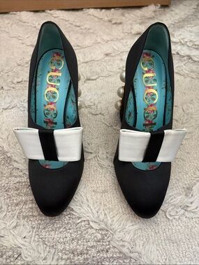 Gucci Satin and pearl Luna heel, sz 7.5w